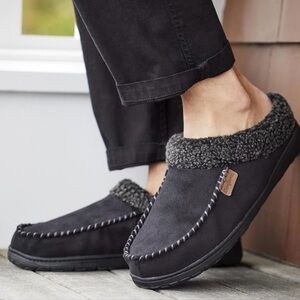 Dearfoams Men’s Brendan Indoor/Outdoor Breathable Memory Foam Clog House Shoes